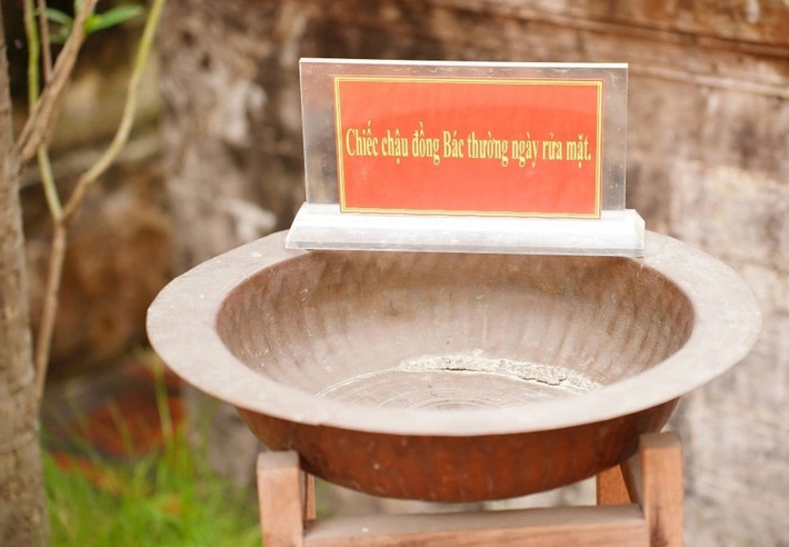 Chậu đồng Bác thường ngày rửa mặt. Ảnh: VOV