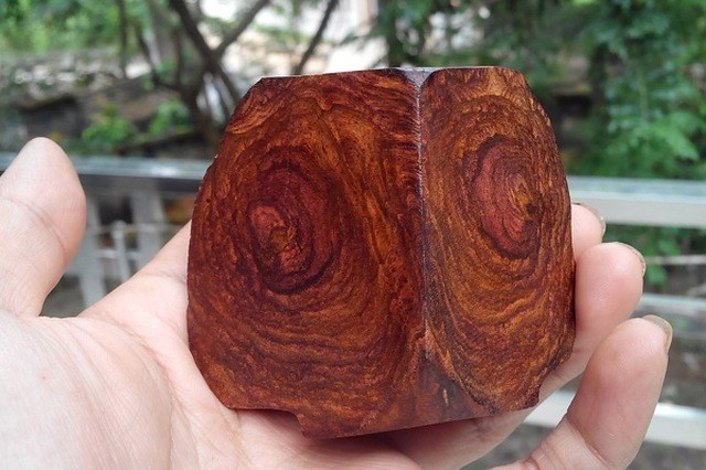 Gỗ giáng hương thường được sử dụng trong xây dựng, làm đồ mỹ nghệ, đồ dùng cao cấp khác hoặc đồ nội thất như giường tủ, sàn gỗ...Ảnh: Vạn An Group