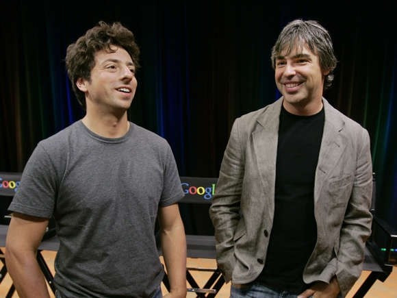 Larry Page và Sergey Brin - hai nhà đồng sáng lập Google nổi tiếng với điện thoại Android. Dù không biết họ đang sử dụng điện thoại nào, nhưng sẽ không sai khi đoán "Google Pixel". Ảnh: CTVnews.com