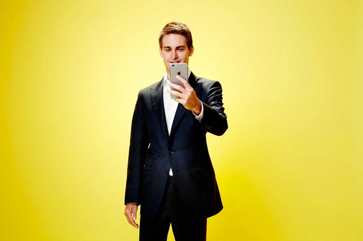 Evan Spiegel - nhà sáng lập Snapchat là người dùng iPhone trung thành. Ảnh: Time Magazine