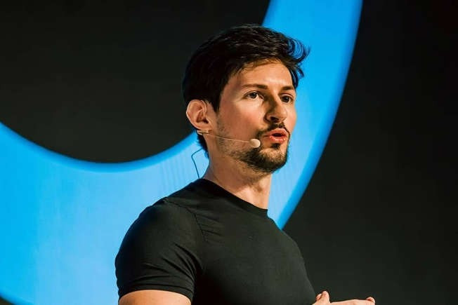 Pavel Durov, nhà sáng lập Telegram, có cách tiếp cận kép với điện thoại thông minh. Ông chủ yếu sử dụng Samsung S20 nhưng cũng thử nghiệm các ứng dụng trên iPhone. Ảnh: CTVnews.com