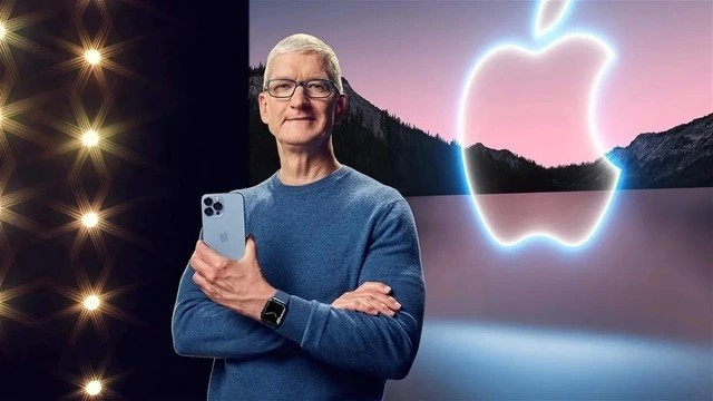 Với tư cách là giám đốc điều hành của Apple, việc Tim Cook chọn iPhone làm thiết bị cá nhân hoàn toàn không có gì đáng ngạc nhiên. Ảnh: Reuters
