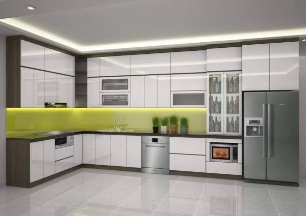 Tủ bếp treo cao kín tường từng là "bảo bối" cho những căn bếp nhỏ bởi giúp tận dụng không gian tối đa. Nhưng thực tế, phần lớn các ngăn tủ cao chót vót không tiện lợi. Đồ đạc để lên đó rất dễ quên, phải trèo ghế mới lấy được. Ảnh: Noithathuykhanh