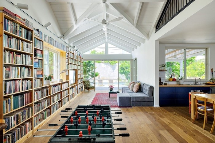 Phòng khách, bếp và phòng ăn kết nối liền mạch với nhau. Ảnh: Archilovers