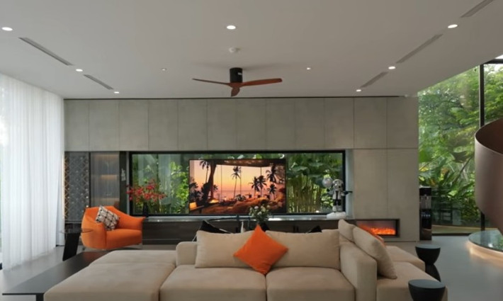 Mang phong cách nghỉ dưỡng, một sàn của căn biệt thự rộng tới 300m2, gồm 3 tầng, 8 phòng ngủ. Ảnh chụp màn hình NhaF