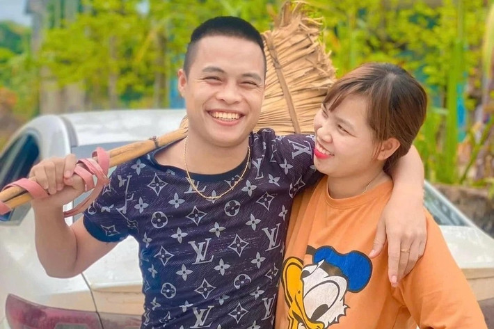 Theo trang phân tích SocialBlade, doanh thu hằng tháng từ kênh YouTube của Gia đình Hải Sen khoảng 13.000 USD đến 215.000 USD (330 triệu đồng - 5,46 tỷ đồng). Ảnh: Gia đình Hải Sen/Facebook.