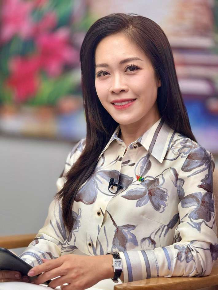 BTV Hoàng Trang là một trong những gương mặt quen thuộc với khán giả truyền hình qua nhiều chương trình như Điểm Hẹn Văn Hóa, Ký Ức Thời Gian, Gõ Cửa Ngày Mới... Ảnh: FB Trang Hoàng