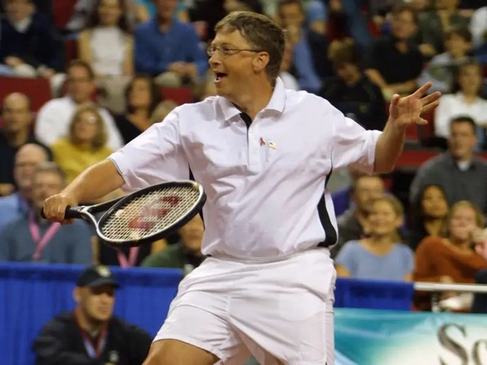 Ngoài ra, Bill Gates thích chơi quần vợt và golf. Giữ cho mình sự năng động và khỏe mạnh là một trong những mục tiêu chính của Bill Gates. Ảnh: BI