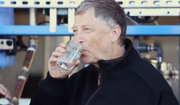Ngoài chế độ ăn uống đầy đủ, Bill Gates nhấn mạnh tầm quan trọng của việc đảm bảo đủ nước. Ông uống nhiều nước mỗi ngày, giúp cơ thể hoạt động tốt. Ảnh: Engadget