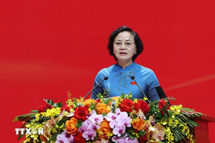 Ủy viên Trung Ương Đảng, Ủy viên Ban Thường vụ Đảng ủy Chính phủ, Bộ trưởng Bộ Nội vụ Phạm Thị Thanh Trà thay mặt Đoàn Chủ tịch thông qua Chương trình làm việc của Đại hội. Ảnh: Dương Giang/TTXVN