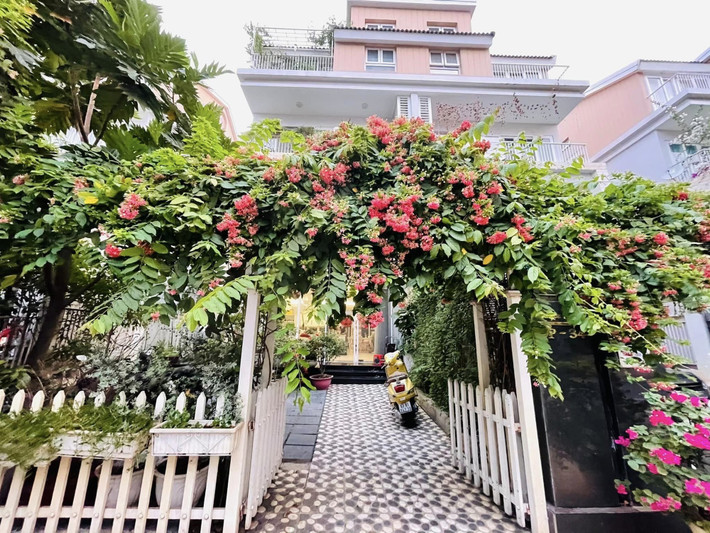Đầu năm 2019, Thân Thúy Hà bất ngờ sinh con gái thứ hai tại Mỹ và giấu kín danh tính cha của bé. Hiện tại, Thân Thúy Hà sống cùng hai con trong căn biệt thự 4 tầng khang trang ở TP HCM. Ảnh: FB Thân Thuý Hà