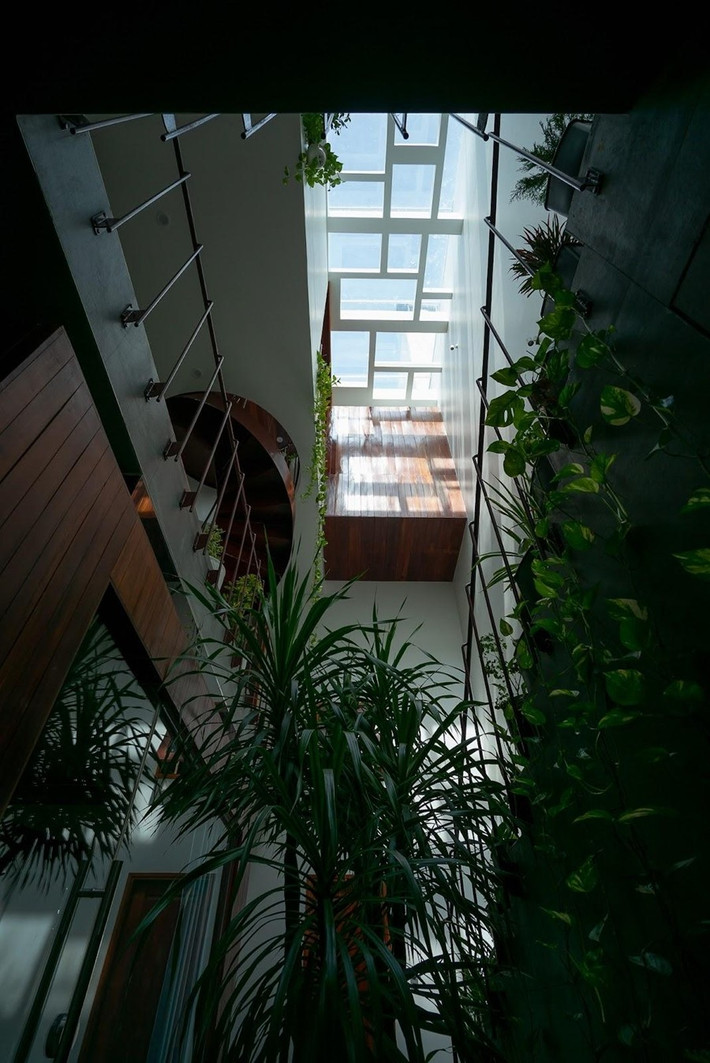 Khoảng thông tầng lấy gió và ánh sáng. Ảnh: Quangdam