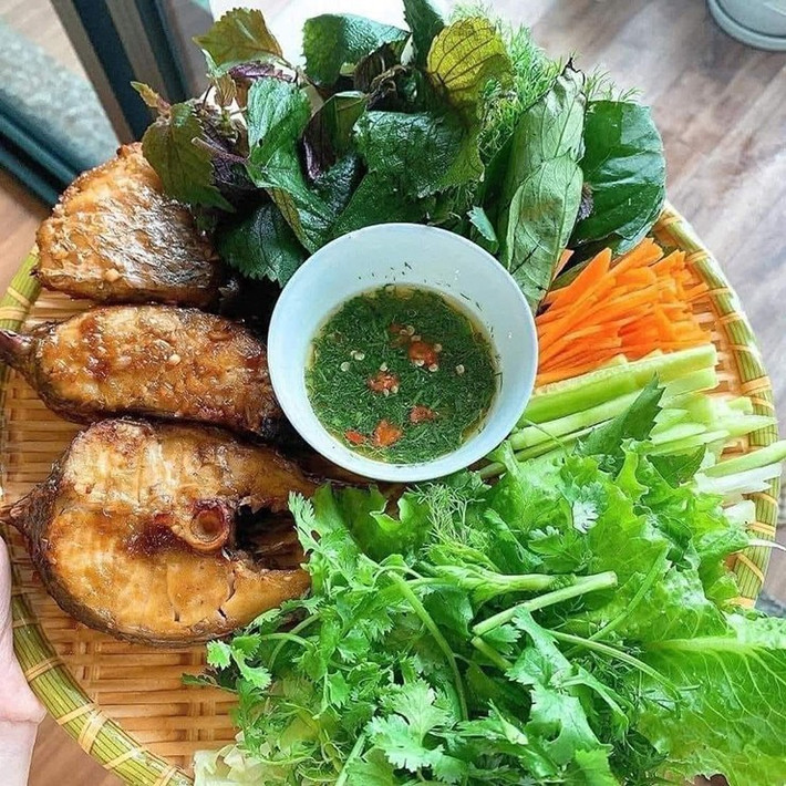 Cá chẽm có thể chế biến thành nhiều món ăn hấp dẫn như cháo cá chẽm, cá chẽm nướng muối ớt, hấp xì dầu, kho tộ...Ảnh: Facebook