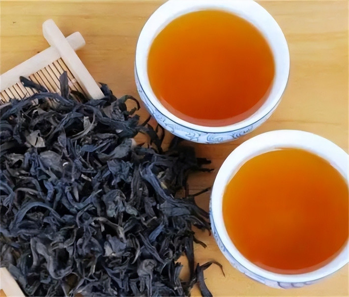 Năm 2002, một cuộc đấu giá đã ghi nhận 20 gram trà Đại Hồng Bào từ cây gốc được bán với giá 180.000 USD (hơn 4 tỷ đồng thời điểm đó). Ảnh: Sohu