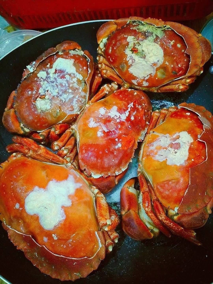 Đây là mức giá rẻ hiếm có, bởi cua nâu siêu gạch nhập khẩu Na Uy thường có giá khoảng 400.000 đồng/kg cho loại cấp đông. Ảnh: Facebook