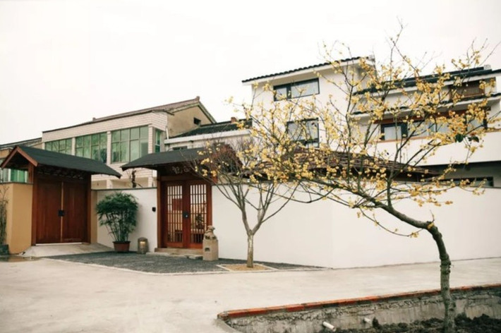 Rui Yan chọn xây nhà theo phong cách kiến trúc nhà vườn Nhật Bản. Tổng diện tích xây dựng 160m2. Trong đó, khu vực nhà ở 90m2, sân vườn rộng khoảng 70m2. Ảnh: Sohu