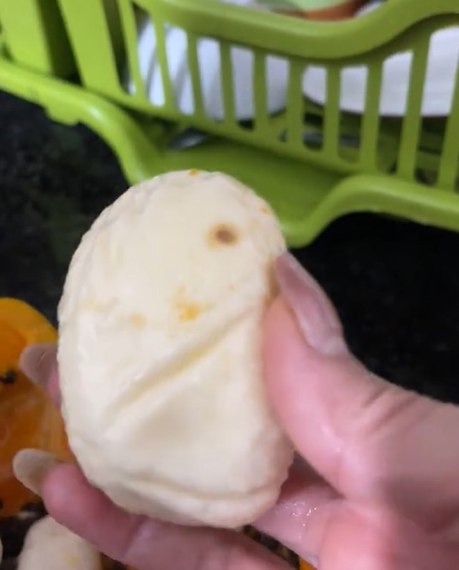 Tuy nhiên, giới chuyên môn khẳng định, đây chỉ là một dạng phát triển bất thường của phôi mầm, không gây hại cho sức khỏe và không sinh ra độc tố như nhiều người lầm tưởng. Ảnh: Thư Dương