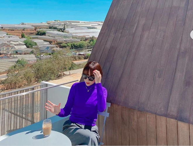 Mỗi lần đến Đà Lạt, Tóc Tiên thường ghé qua homestay để nghĩ dưỡng. Ảnh: FBNV >>> Mời độc giả xem video: Hà Nội kiểm tra hơn 1.000 căn biệt thự cũ. Nguồn: VTV24