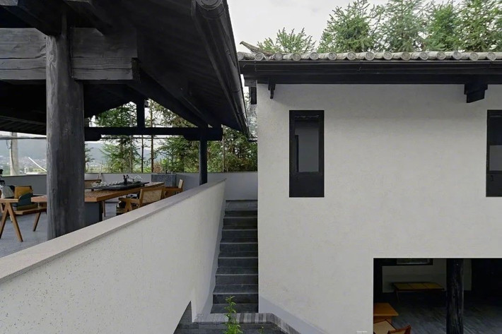 Biệt thự gồm 2 tầng với 11 phòng ngủ, đảm bảo đủ không gian cho cha mẹ, anh chị em và các cháu khi về thăm nhà. Ảnh: Toutiao