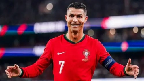 Cristiano Ronaldo được coi là một trong những cầu thủ vĩ đại nhất lịch sử bóng đá. Cristiano Ronaldo vừa cán mốc lịch sử khi trở thành cầu thủ đầu tiên đạt khối tài sản ròng 1 tỷ USD. Ảnh: BBC