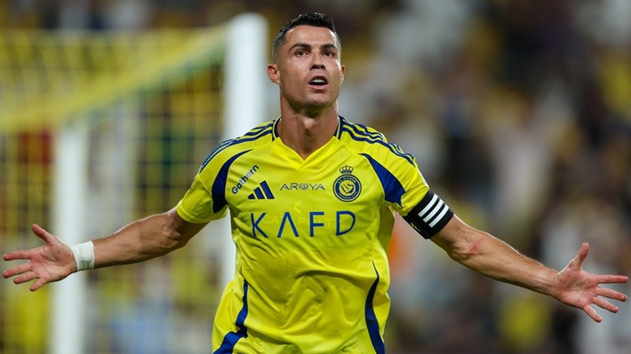 Cristiano Ronaldo được coi là một trong những cầu thủ vĩ đại nhất lịch sử bóng đá. Cristiano Ronaldo vừa cán mốc lịch sử khi trở thành cầu thủ đầu tiên đạt khối tài sản ròng 1 tỷ USD. Ảnh: BBC