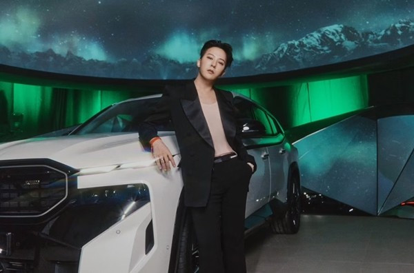 Theo SCMP, các hợp đồng quảng cáo với BMW, Airbnb, Vogue, Giuseppe Zanotti và Shinsegae mang về cho G-Gragon từ 1 - 2 triệu USD mỗi hợp đồng. Ảnh: L'Officiel