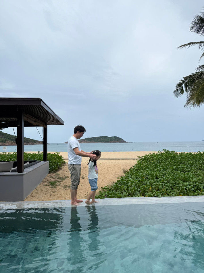 Một cư dân mạng bình luận: "Một đại gia nhưng luôn dành thời gian cho gia đình và các con". Ảnh: FBNV
