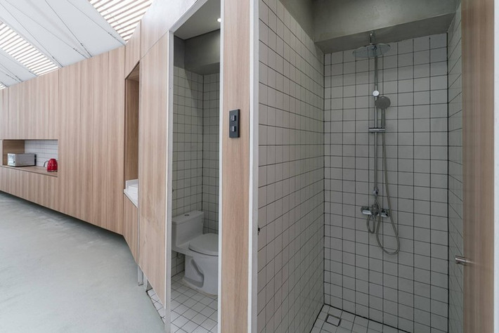 Khi đóng cửa vào, các không gian phía sau gần như biến mất. Ảnh: Quang Trần