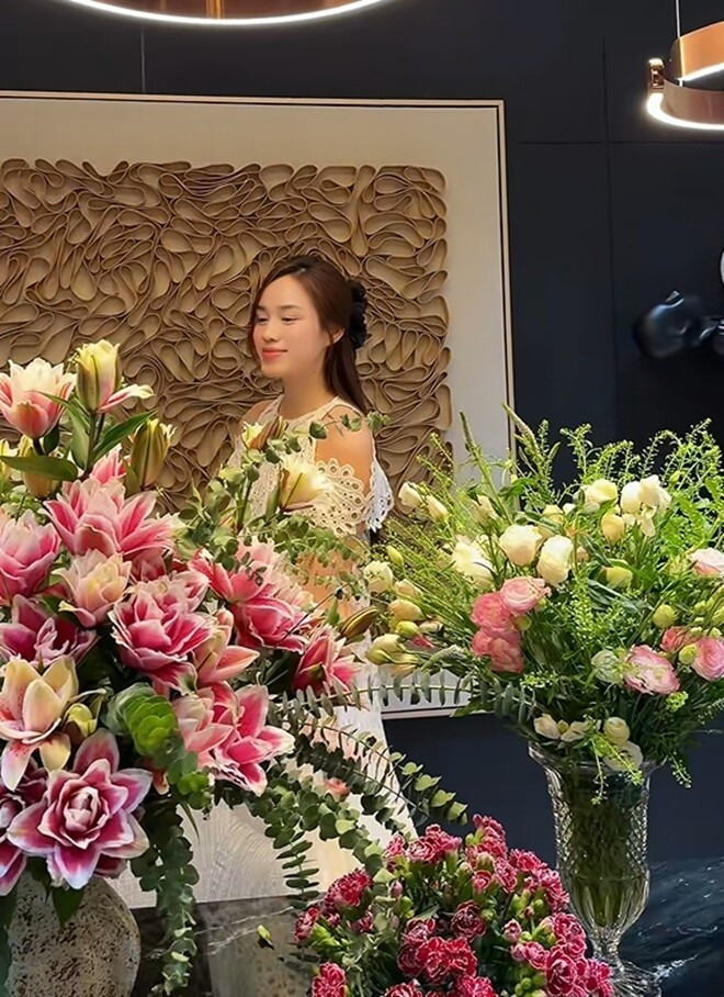 Hoa hậu Đỗ Thị Hà đang sống trong căn hộ sang trọng, rộng rãi tại Hà Nội. Ảnh chụp màn hình