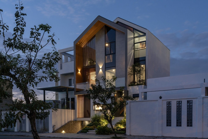 Vị trí của cửa sổ và cửa ra vào được tính toán cẩn thận để đảm bảo luồng không khí ổn định trong suốt cả năm. Ảnh: Tô Hữu Dũng