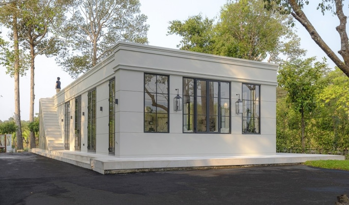 Vị trí xây dựng nhà cách BangKok khoảng hai giờ đồng hồ, hướng về phía đông bắc của tỉnh Nakhon Nayok. Ảnh: Baanlaesuan