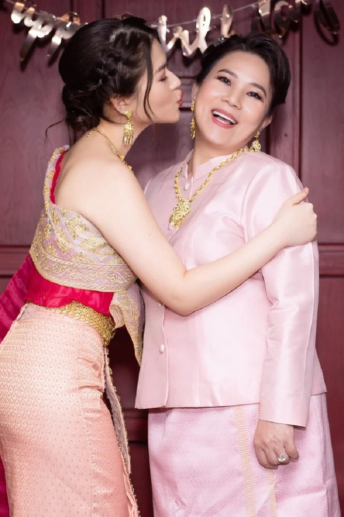 Ngọc Thanh Tâm được biết đến với hình ảnh một tiểu thư chính hiệu khi có xuất phát điểm từ "vạch đích". Cô là con gái duy nhất của nữ doanh nhân Trịnh Thị Bích Hằng - Chủ tịch HĐQT Hải Vương Group. Ảnh: Facebook