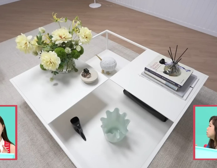 Các món đồ trong nhà được nữ ca sĩ lựa chọn tỉ mỉ, từ bàn trà thiết kế lạ mắt đến gương treo tường gập lạ mắt...Ảnh: Koreaboo