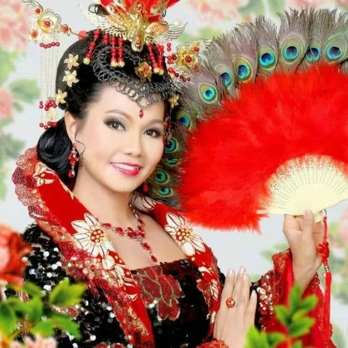 NSƯT Ngọc Huyền (tên thật Vũ Hà Ngọc Huyền, sinh năm 1970) là một trong những nữ NSƯT giàu có nhất nhì trong làng sân khấu cải lương. Ảnh: Internet