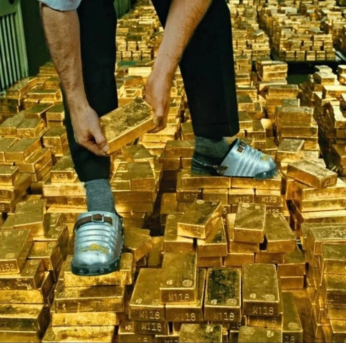 Ở thời kỳ đỉnh cao, kho chứa có hơn 12.000 tấn vàng tiền tệ. Tính đến năm 2024, kho chứa khoảng 507.000 thỏi vàng, với tổng trọng lượng 6.331 tấn. Ảnh: Reddit
