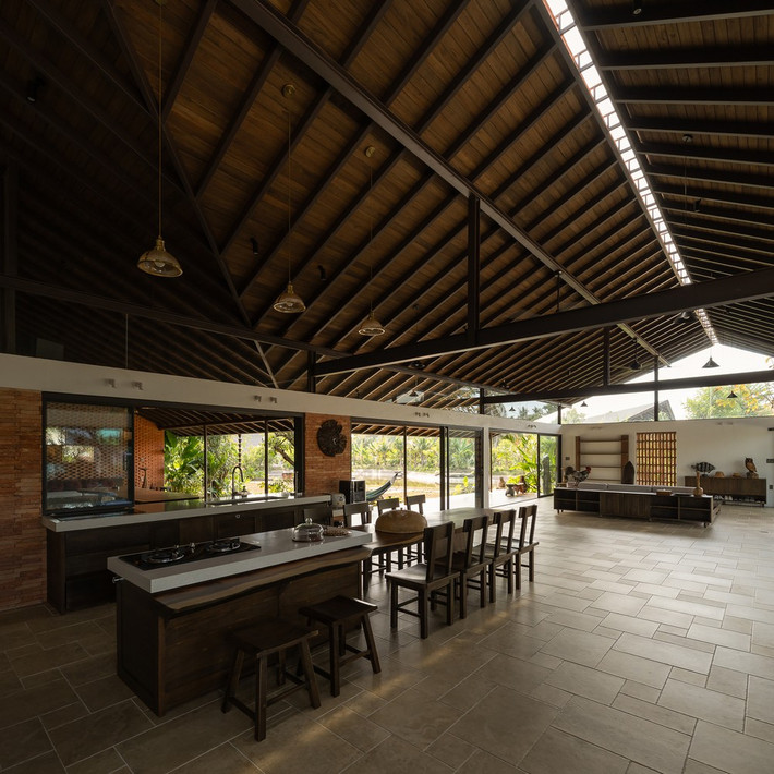 Khu bếp rộng mở. Ảnh: Quang Đàm