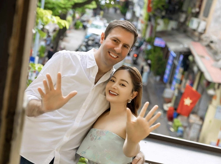 Mới đây, Lan Phương tiết lộ đã ly thân chồng Tây do những vết thương nằm sâu bên trong khiến nhiều khán giả bất ngờ và tiếc nuối. Ảnh: FBNV