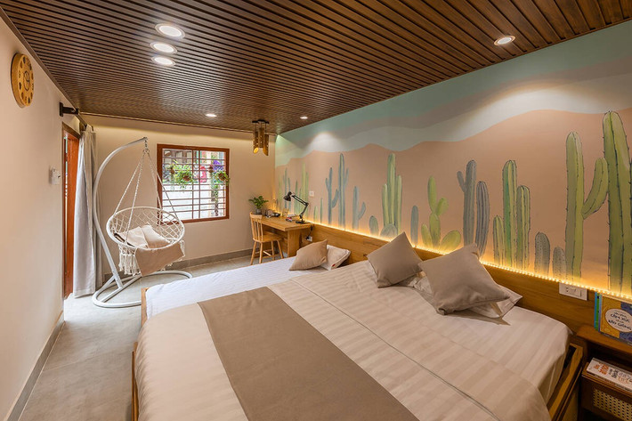 Việc giữ lại những yếu tố truyền thống chọn lọc đồng thời thêm vào các mảnh ghép hiện đại mang đến thành công về cải tạo kiến trúc quy mô nhỏ với hiệu quả cao. Ảnh: Minq Bui >>> Mời độc giả xem video: Nhà 25m2 - cơ hội cho nhiều người. Nguồn: VTv24