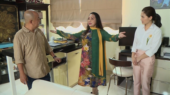 Góc làm việc nhỏ gọn với đầy đủ các thiết bị cần thiết như máy tính để bàn, tủ, bàn ghế...Ảnh: MCV