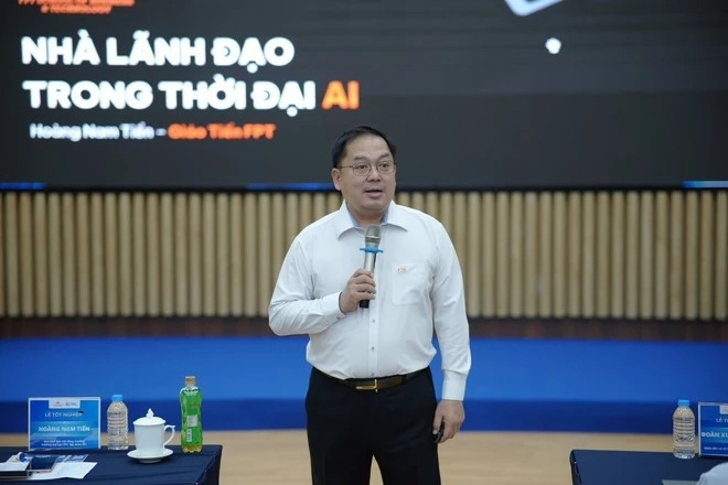 Tại các sự kiện này, vị doanh nhân được nhiều người mến mộ bởi sự nhiệt tình, đầy năng lượng và luôn sống hết mình. Ảnh: Facebook