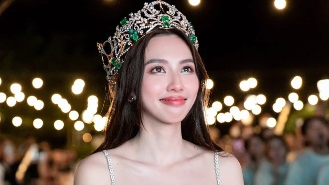 Nguyễn Thúc Thùy Tiên đăng quang Hoa hậu Hòa bình Quốc tế (Miss Grand International) vào tháng 12/2021 tại Thái Lan. Từ khi đăng quang, Thùy Tiên được xem là "đổi đời", cuộc sống thay đổi chóng mặt, trở thành một trong những người đẹp đắt show nhất nhì showbiz Việt. Ảnh: Znews