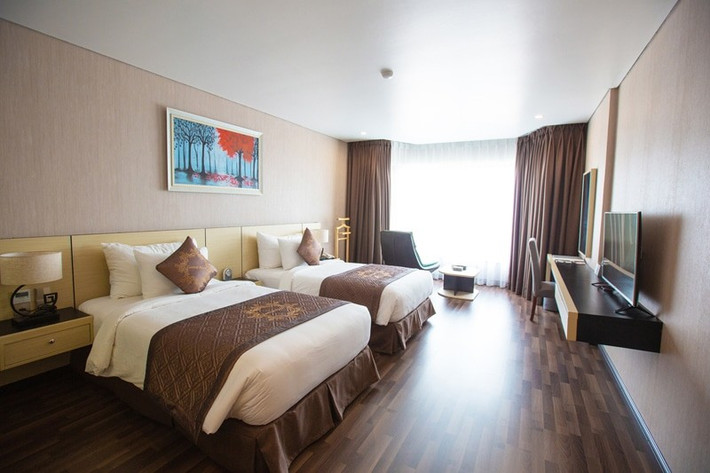 Central Hotel là khách sạn 5 sao đầu tiên tại thành phố Thanh Hóa. Khách sạn cao 18 tầng, gồm 205 phòng nghỉ sang trọng, với trang thiết bị hiện đại. Ảnh: Tpthanhhoa