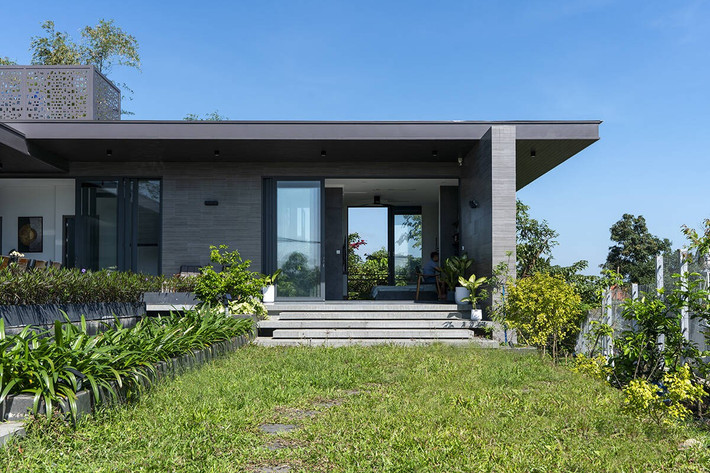 Khoảng xanh thư giãn khiến người ta ngỡ như đang ở một khu nghỉ dưỡng. Ảnh: Khánh Nguyễn >>> Mời độc giả xem video: Nhà 25m2 - cơ hội cho nhiều người. Nguồn: VTV24