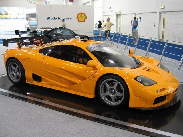 Chưa hết, Ellison còn có bộ sưu tập ấn tượng các siêu xe, bao gồm cả Acura NSX và chiếc McLaren F1. Ảnh: Luxurylaunches
