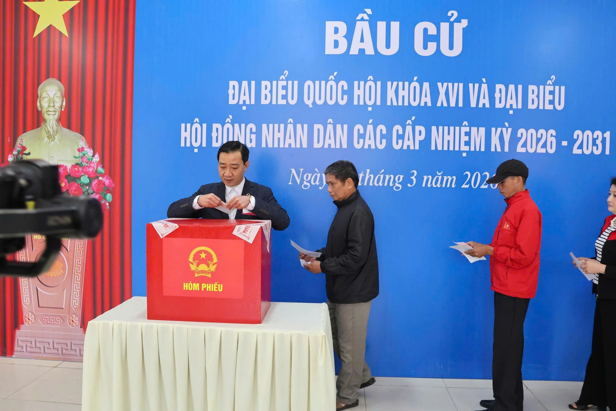 Chùm ảnh: Cử tri nô nức đi bầu cử sớm tại đặc khu Bạch Long Vĩ