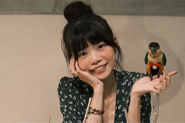 Hot girl thích nuôi chim cảnh gây chú ý với nhan sắc miễn chê