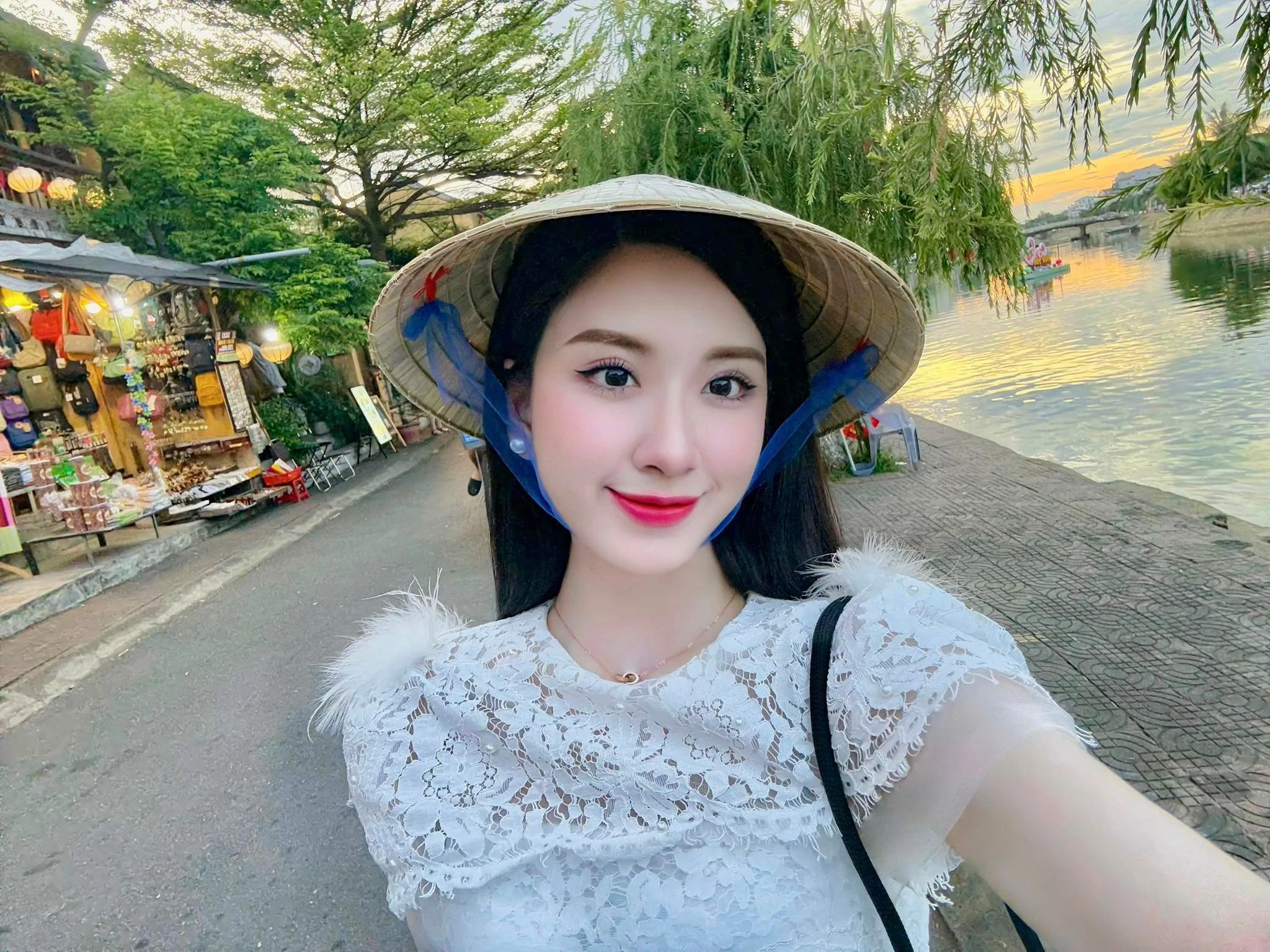 Ái nữ nhà cựu danh thủ bóng đá Việt gây thương nhớ nhờ nhan sắc ngọt ngào