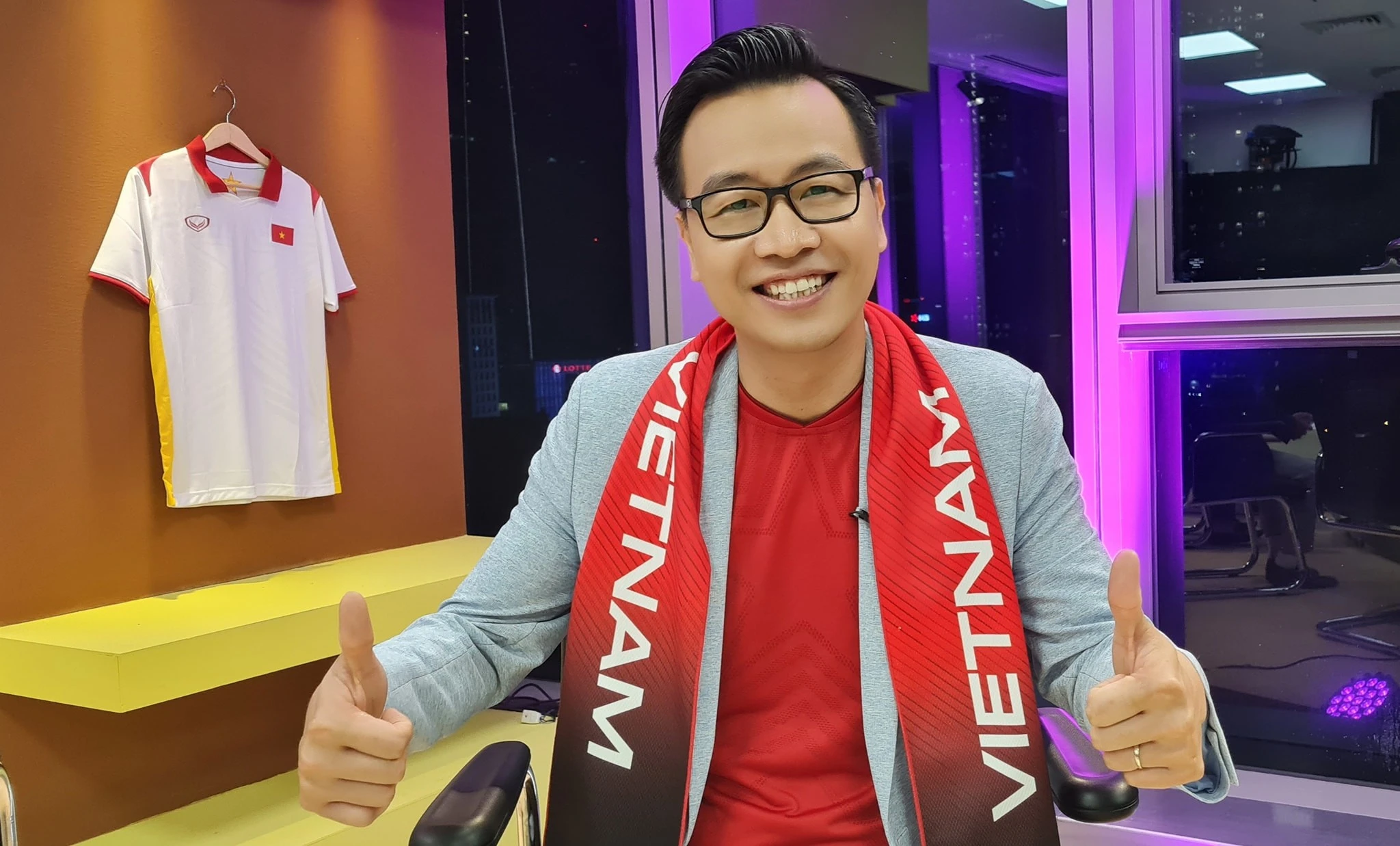 Profile cực 'xịn' của BLV Tạ Biên Cương mới xin nghỉ việc tại VTV