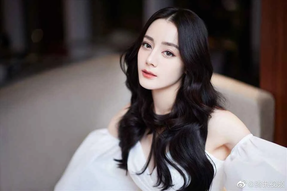 “Búp bê sống” xứ Trung 33 tuổi vẫn khiến cả châu Á mê mẩn