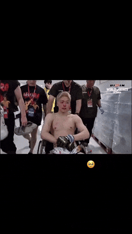 Với visual "tuyệt đối điện ảnh", pha trộn giữa nét thư sinh của Hứa Quang Hán và khí chất dịu dàng của Park Bo Gum, Kota Miura nhanh chóng trở thành "crush quốc dân" mới trong lòng hội mê trai châu Á.